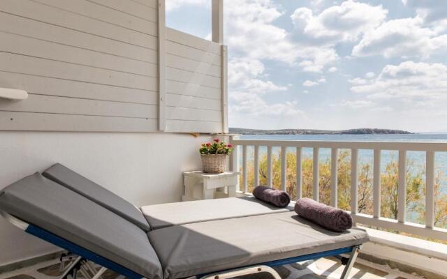 Tarsa Studios & Apartments