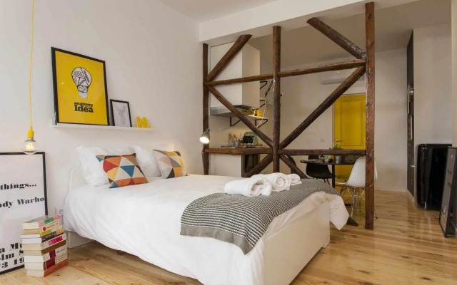 Modern New Studio in City Center- Yellow