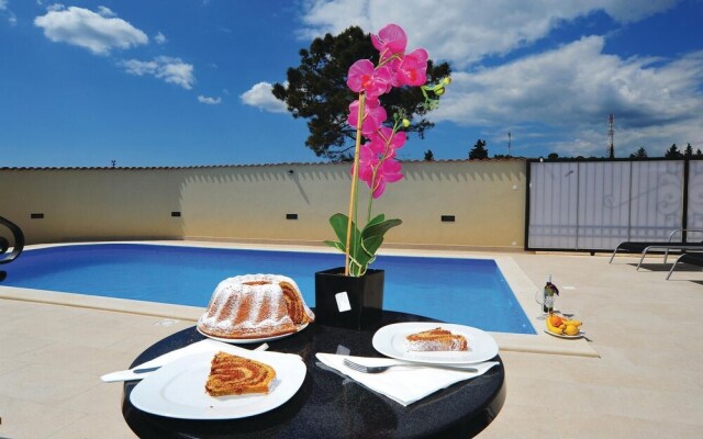 Awesome Home in Pakostane With Wifi and 5 Bedrooms