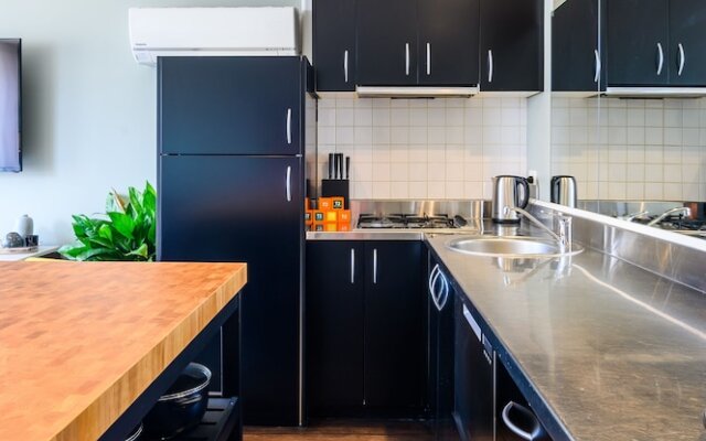 LUCY Laneway Art, Fed Square, Bars & Flinderst St Station