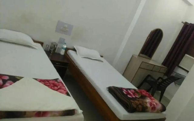 Sharda Guest House Bodhgaya by Goroomgo