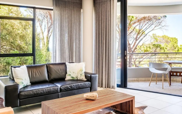 Delightful Rental w Sea Views Vadi Apartment