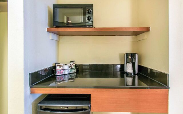 Clarion Hotel & Suites University - Shippensburg