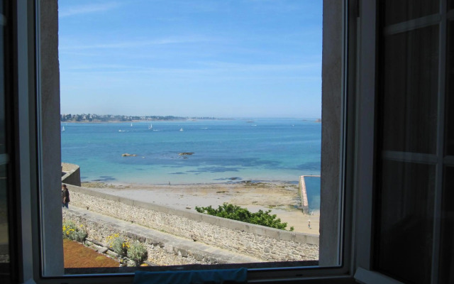 Hotel De La Porte Saint Pierre