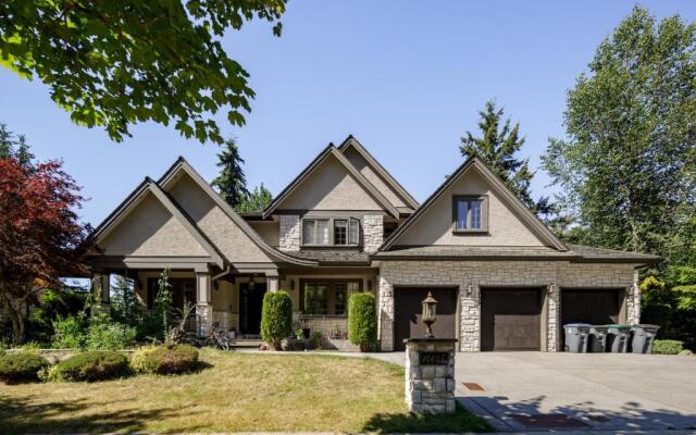 Cozy 2-bedrooms unit in Surrey