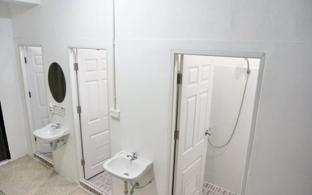 ROOM 218 - Dorm for rent - Adults Only