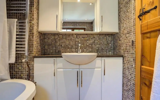 Hollytree Cottage, Chipping Norton