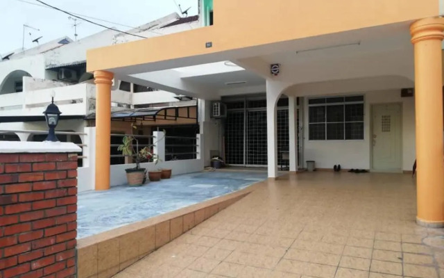 Sweethome for 7 travellers at seremban