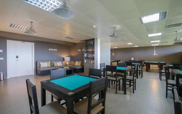Hotel Oasis Salinas Sea