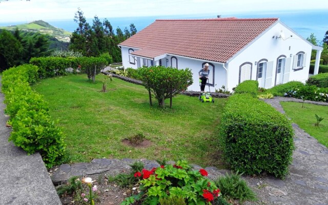 House with 2 Bedrooms in Caveira Das Flores Azores, with Enclosed Garden And Wifi - 7 Km From the Beach