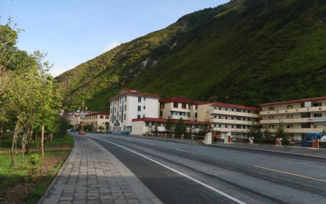 Huajianji Courtyard Home stay