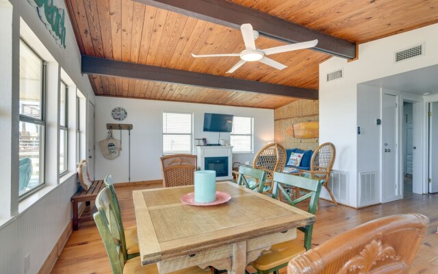 Gulf Coast Views: Stilted Retreat in Galveston!