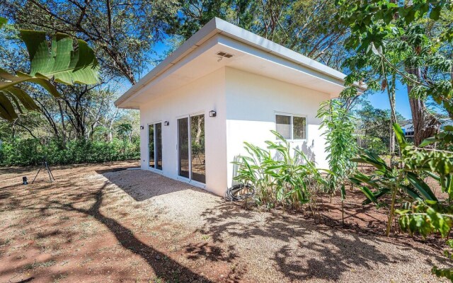 House and Apartment With Private Pool - Walk to Beach