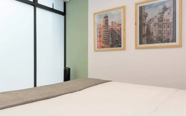 Lovely 3 BR w/ Balcony in Laureles Medellin