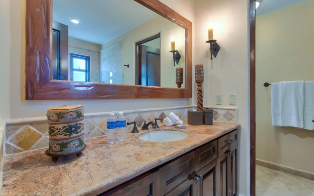Villa Tranquila: 4 Bedroom Ocean View Villa Perfect for Relaxing at a Discounted Rate!