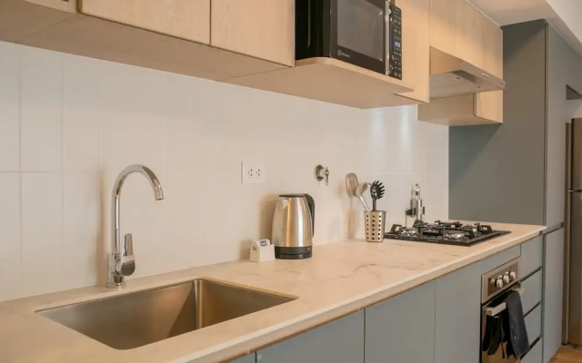 w Inviting 2BR w Balcony in Lively Miraflores