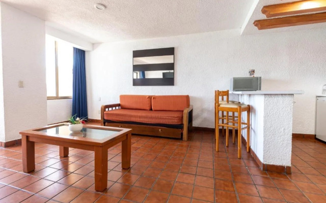 Costa De Oro Beach Hotel