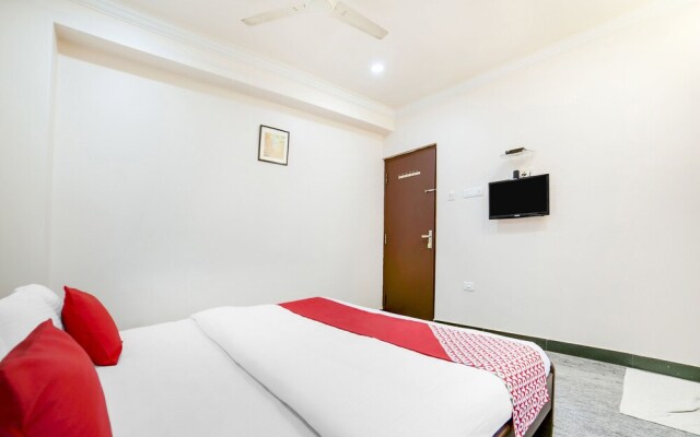 OYO 14178 Hotel Sea City
