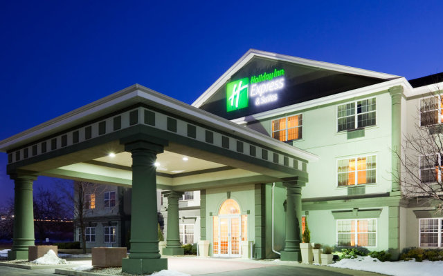 Holiday Inn Express Hotel & Suites Oshkosh-Sr 41