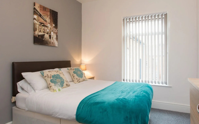 Town House @ Minshull New Road