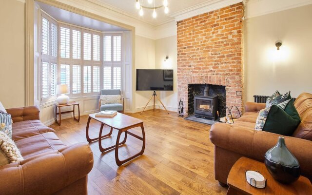 Host Stay Emerald Beach House