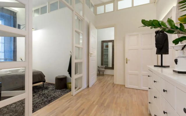 Bohemian Dream Home In The Absolute Center w 2BR/2BT