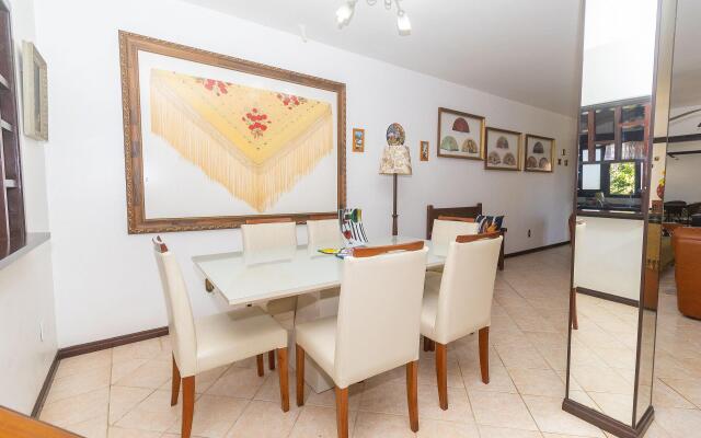 Casa com Piscina e Sinuca em Bombinhas