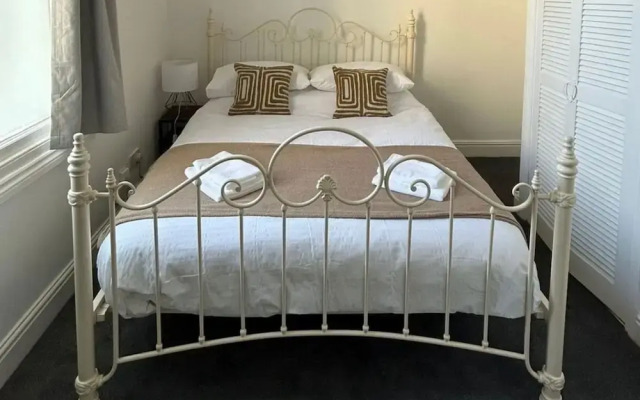 Host Stay Priory Docks Apartment