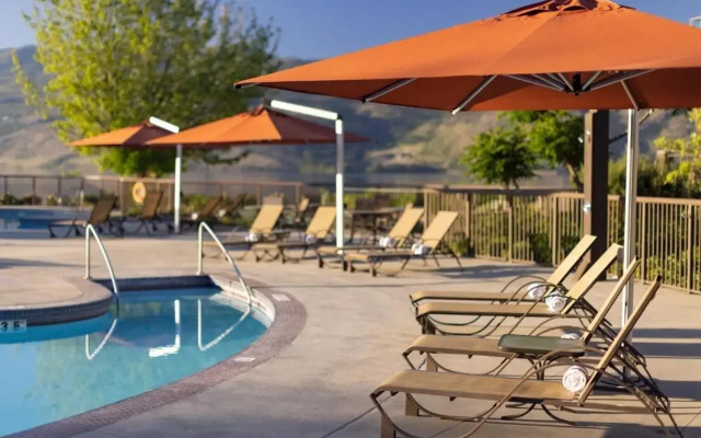 The Cove Lakeside Resort
