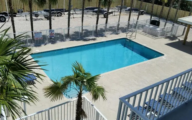 Knight's Key Suites