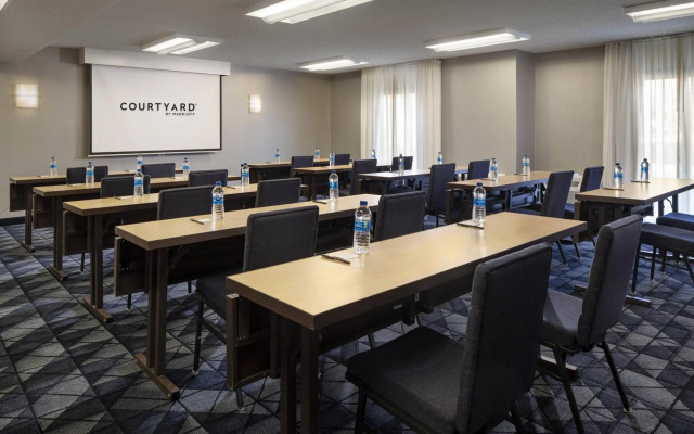 Courtyard By Marriott Palm Springs