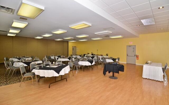 Days Inn & Conference Centre Renfrew (ex. Best Western Renfrew Inn & Conference Centre)