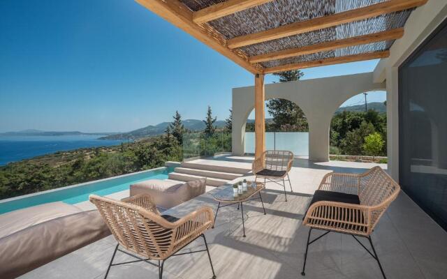 URANOS di GIOIA Villa with magnificent sea view and infinity pool 18x4m