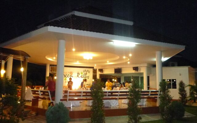 Tanaosri & Creekside Resort