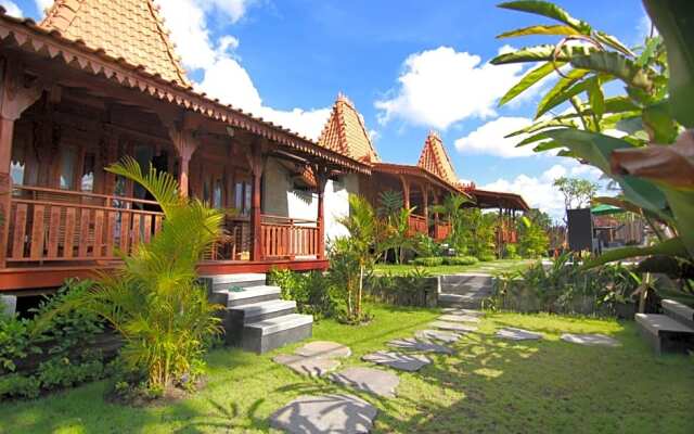 Romantic Deluxe 0ne bedroom wooden villa 2