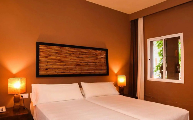 Chillout Hotel Tres Mares