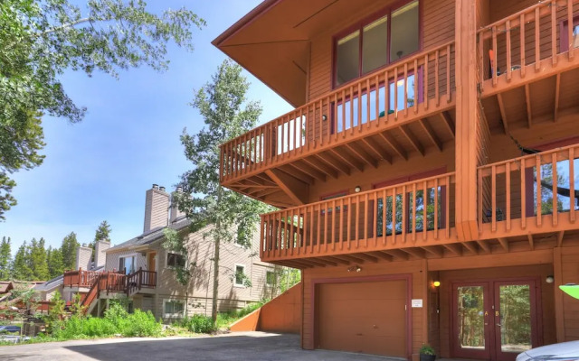 Sophie's Chalet 3 Bedroom Townhouse by RedAwning