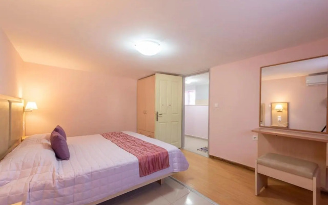 Platon Apartment