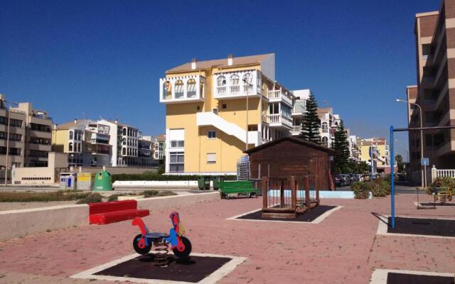Apartment with side seaview 60 meters from sea