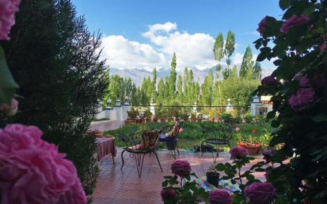 Oriental Hotel & Guest House