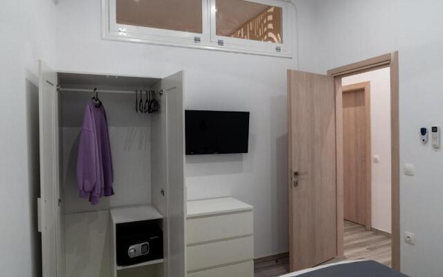 Central Suites Aegina 2