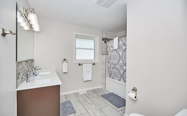 Niagara Vineyard Contemporary