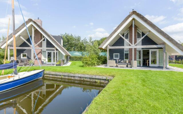 Lakeside Villa Near Sneekermeer