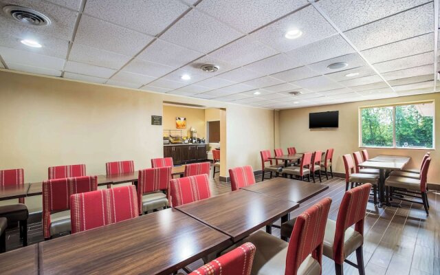 Baymont Inn & Suites Fairborn