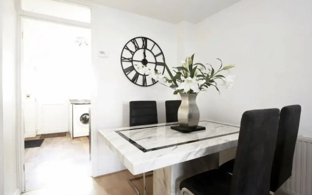 Arma Short Stays - Turner Close