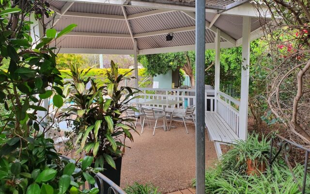 Jacaranda Country Motel