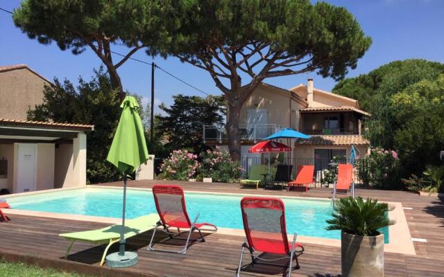 Studio de charme, piscine et mer à pieds