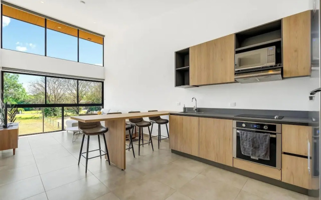 8 min walk to Beach Pool & Golf