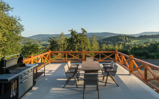 Villa With Pool in Hutisko-solanec