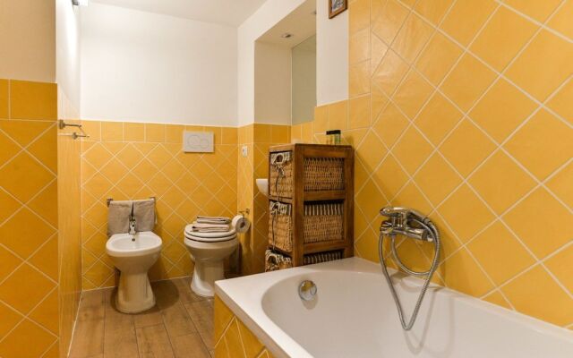 Spanish Steps Studio Apartment